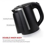 Chaleira elétrica preta mate para quarto de hotel, design moderno em inox com 0,8L de capacidade e sistema de segurança automático."