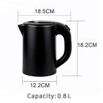 Chaleira elétrica preta mate para quarto de hotel, design moderno em inox com 0,8L de capacidade e sistema de segurança automático."