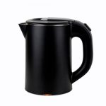 Chaleira elétrica preta mate para quarto de hotel, design moderno em inox com 0,8L de capacidade e sistema de segurança automático."