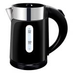 Chaleira elétrica hotel modelo Lux em preto brilhante com acabamento superior em aço inoxidável, bico de precisão e visor lateral graduado de 0,6L.
