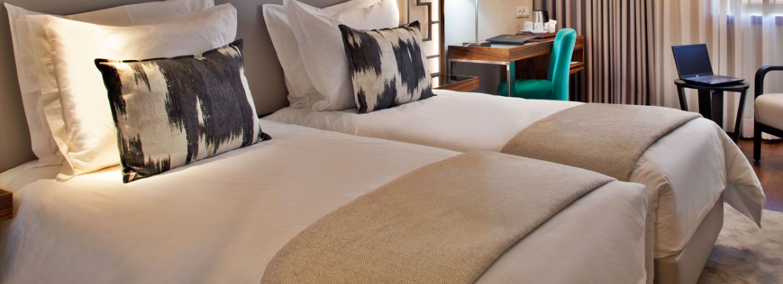 Camas colchões e cabeceiras hotel