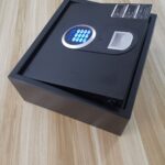 Cofre eletrónico para hotel com abertura superior e teclado LED para portátil de 15 polegadas."