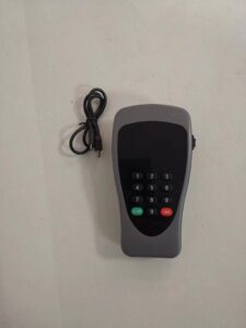Cofre eletrónico para hotel com abertura superior e teclado LED para portátil de 15 polegadas."